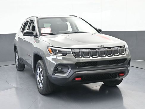 Used 2022 Jeep Compass Trailhawk w/ Trailhawk Elite Group image 9