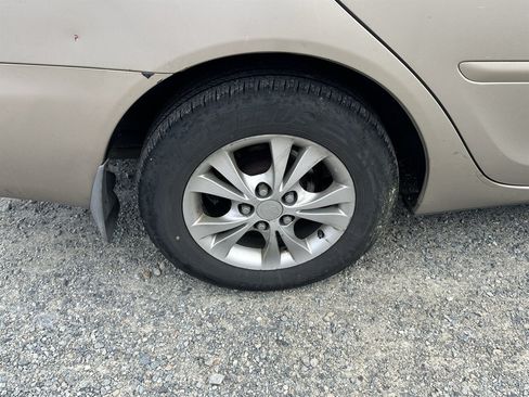 Used 2005 Toyota Camry LE FWD image 21