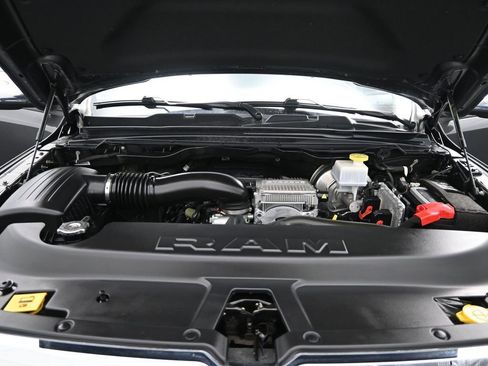 Used 2022 RAM 1500 Laramie AWD/4WD image 17