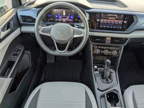 Certified 2024 Volkswagen Taos SE image 17