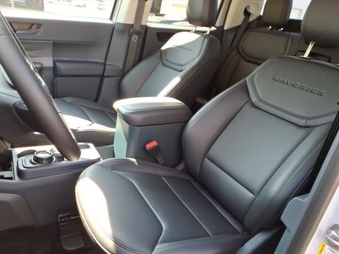 New 2025 Ford Maverick Lariat w/ Black Appearance Package image 10