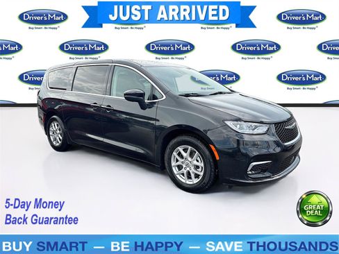 Used 2023 Chrysler Pacifica Touring-L FWD image 1