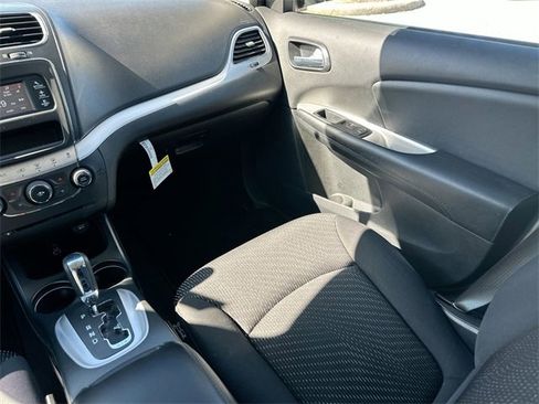 Used 2017 Dodge Journey SE image 14