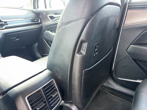 Used 2025 Kia Sportage EX FWD image 12