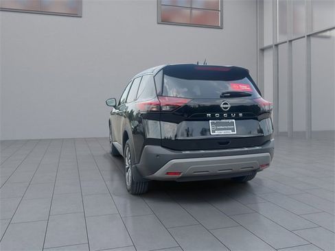 Certified 2022 Nissan Rogue SV image 7