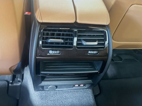 Used 2022 BMW 530i w/ Premium Package image 28