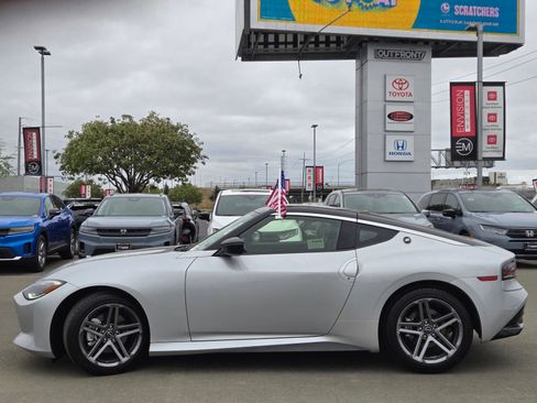Used 2025 Nissan Z Performance w/ Floor Mat Package RWD image 4