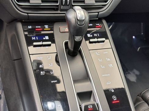 Certified 2022 Porsche Macan image 21