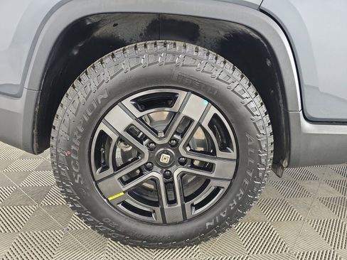Used 2024 Rivian R1T Adventure AWD/4WD image 11