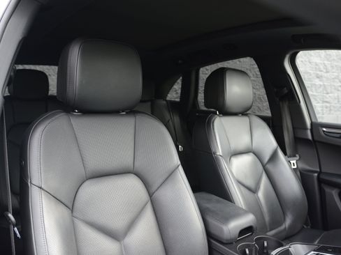 Certified 2022 Porsche Macan S AWD/4WD image 29