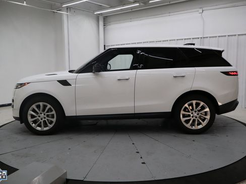 Used 2025 Land Rover Range Rover Sport SE image 9
