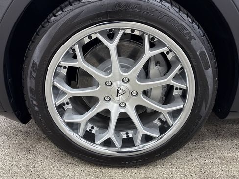 Used 2024 Tesla Model Y 2WD image 2