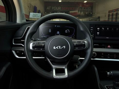 Used 2025 Kia Sportage LX AWD/4WD image 31