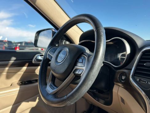 Used 2017 Jeep Grand Cherokee Laredo w/ Quick Order Package 23E image 17