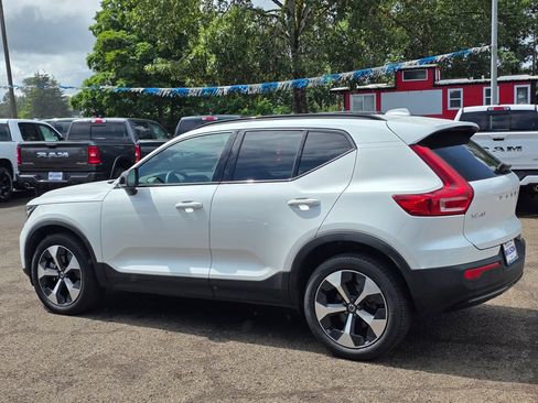 Used 2024 Volvo XC40 B5 Plus AWD/4WD image 32