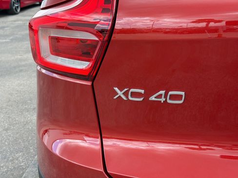 Used 2024 Volvo XC40 B5 Plus AWD/4WD image 10