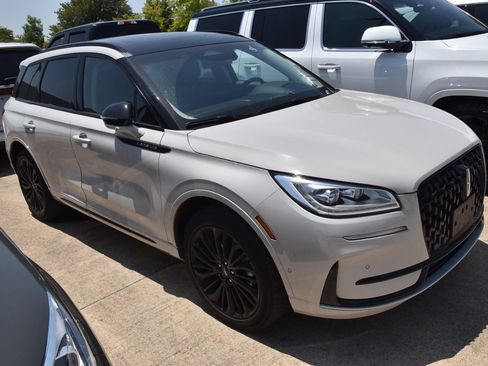 Used 2023 Lincoln Corsair Reserve w/ Equipment Group 202A AWD/4WD image 5