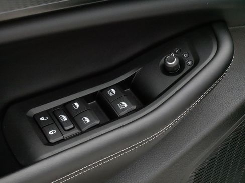 Used 2025 Jeep Grand Cherokee L Altitude AWD/4WD image 19