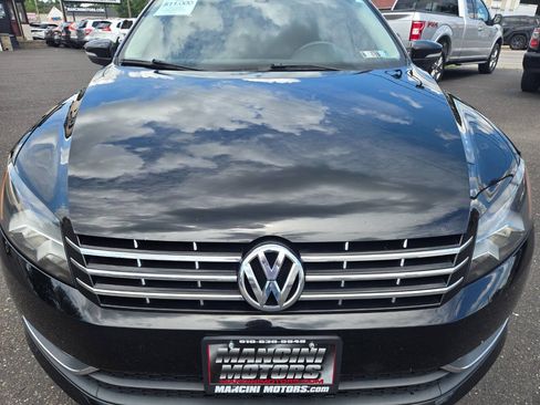 Used 2013 Volkswagen Passat 2.5 SEL Premium FWD image 3