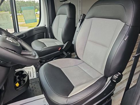 Used 2025 RAM ProMaster 2500 w/ Convenience Group FWD image 18