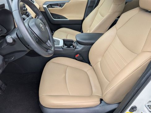 Used 2020 Toyota RAV4 Limited image 5