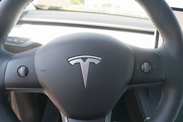 Used 2021 Tesla Model Y Long Range AWD/4WD image 16
