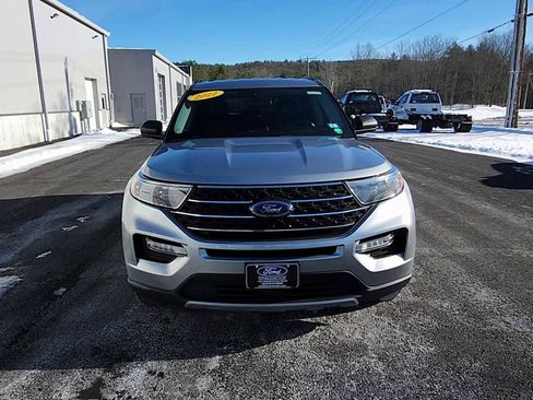 Used 2022 Ford Explorer XLT w/ Equipment Group 202A image 3