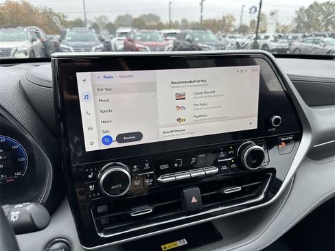 Used 2023 Toyota Highlander Platinum image 15