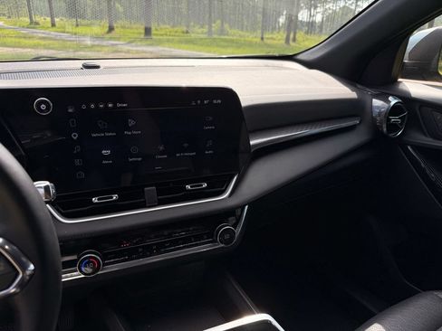 Used 2025 Chevrolet Equinox LT w/ Convenience Package II FWD image 16