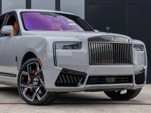 New 2026 Rolls-Royce Cullinan Black Badge image 8