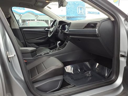 Used 2024 Volkswagen Jetta SE FWD image 11