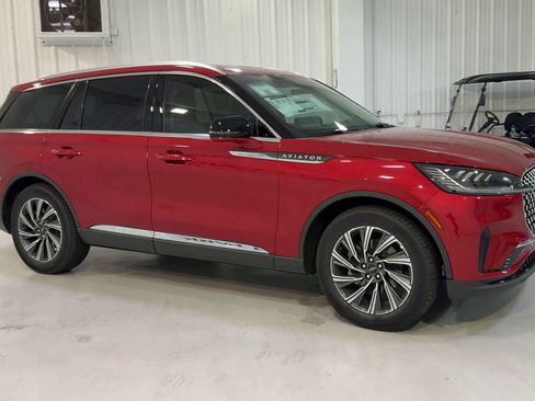 New 2026 Lincoln Aviator 2WD image 3