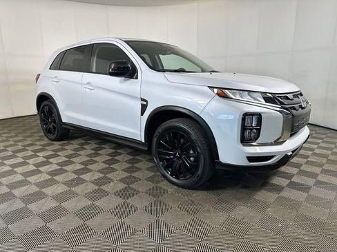 Used 2025 Mitsubishi Outlander Sport LE AWD/4WD image 2