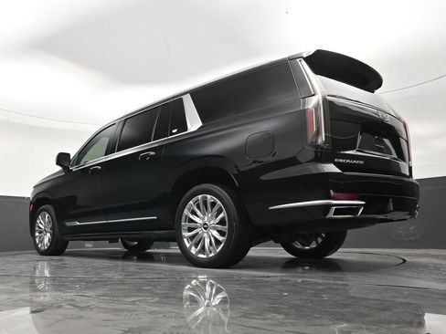 Used 2023 Cadillac Escalade ESV Premium Luxury AWD/4WD image 22