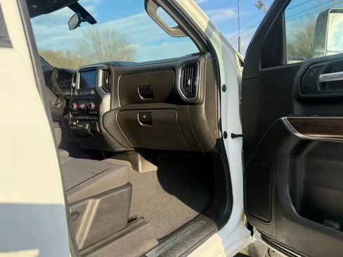 Used 2021 Chevrolet Silverado 2500 LT w/ Convenience Package image 18