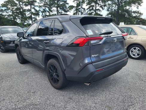 Used 2021 Toyota RAV4 XLE FWD image 6