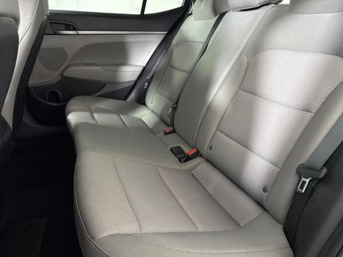 Used 2018 Hyundai Elantra SE image 12
