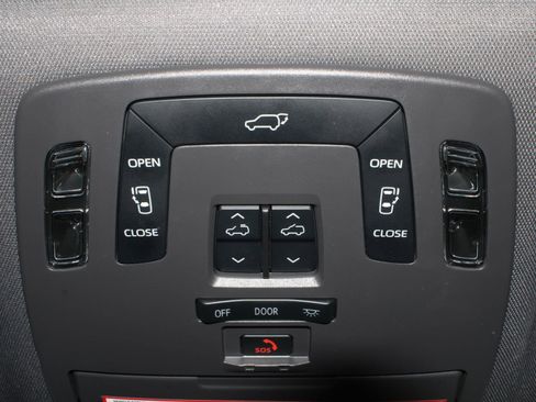Used 2022 Toyota Sienna XSE w/ XSE Plus Package AWD/4WD image 12