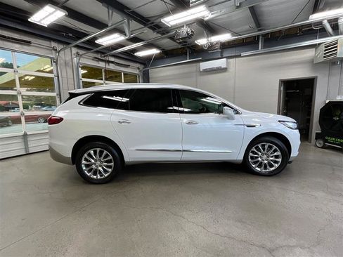 Used 2020 Buick Enclave Essence w/ Sound and Sites Package FWD image 6