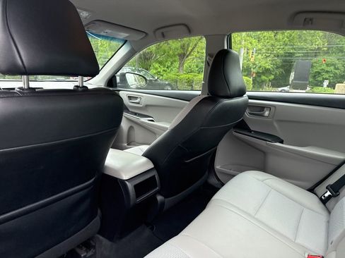 Used 2016 Toyota Camry SE FWD image 11