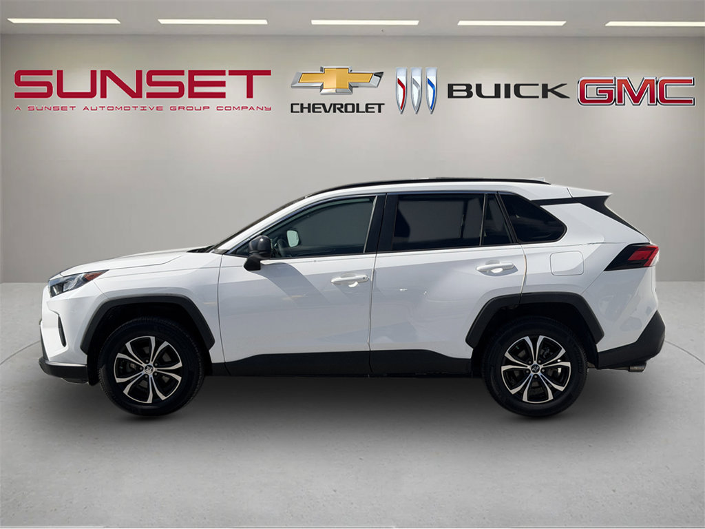 Used 2019 Toyota RAV4 LE FWD image 4