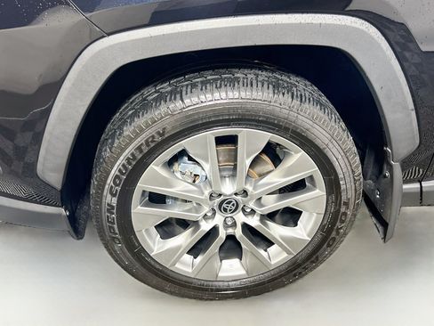 Used 2025 Toyota RAV4 XLE Premium FWD image 13