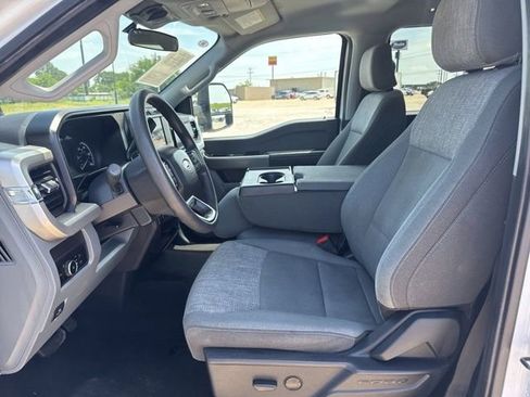 Used 2025 Ford F250 XLT AWD/4WD image 2