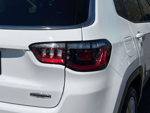 Used 2022 Jeep Compass Latitude image 8