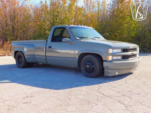 Used 1989 Chevrolet Silverado 3500 2WD Regular Cab image 2