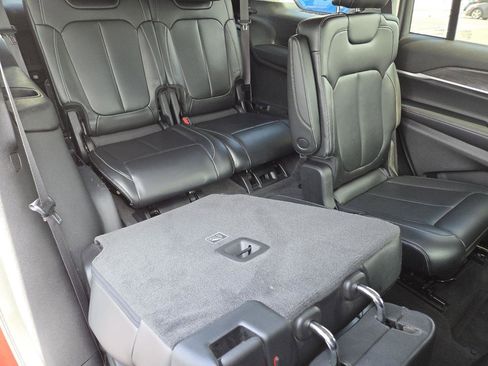 Used 2021 Jeep Grand Cherokee L Limited AWD/4WD image 19
