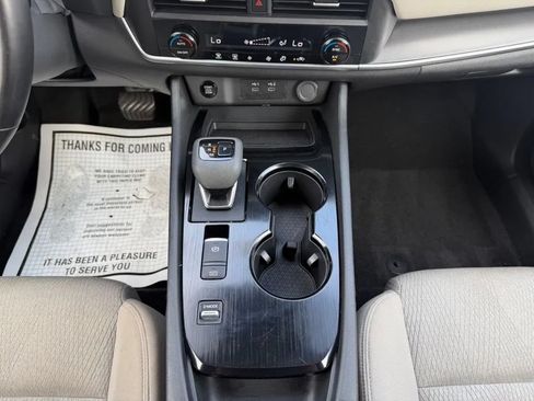 Used 2025 Nissan Rogue SV FWD image 25