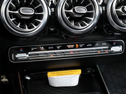 Certified 2025 Mercedes-Benz GLB 250 4MATIC image 27