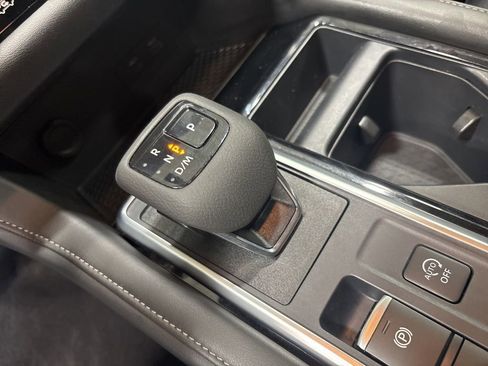 Used 2025 Nissan Pathfinder SV image 19