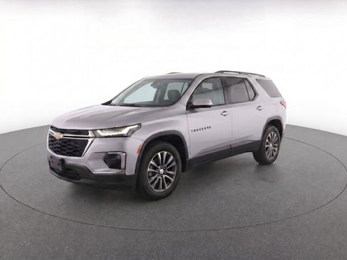 Used 2023 Chevrolet Traverse LT FWD image 1